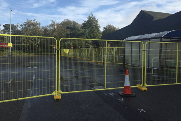 Effective and safe use of fence panels in your own company colours